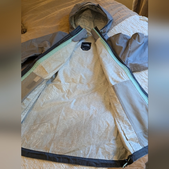 North Face HyVent 2.5L - Picture 5 of 12